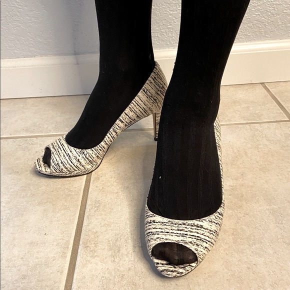 Enzo Angiolini stripe leather peep toe sz 5.5M - Picture 10 of 12